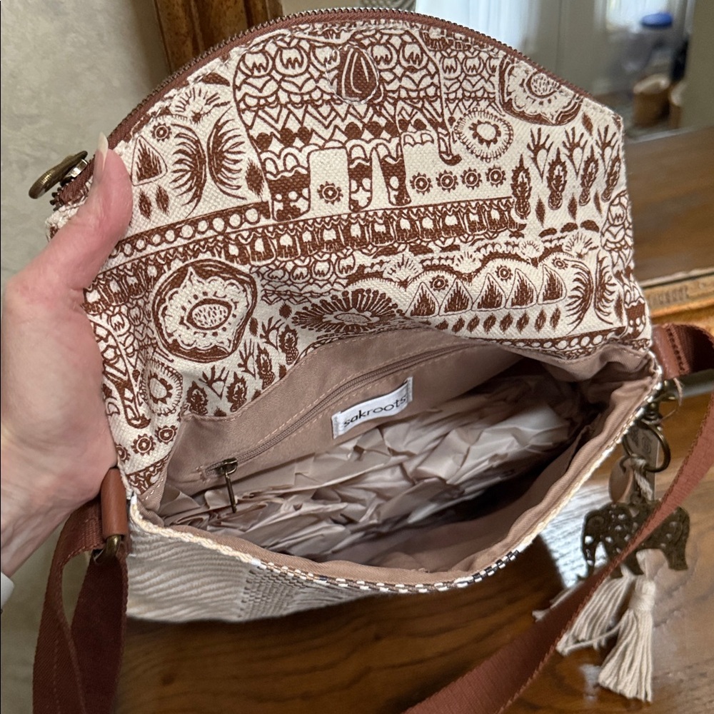 Sakroots by the SAK, Tan and Brown Crossbody Bag. Exterior top zip opening/flap. - Picture 5 of 16